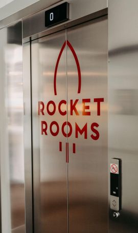 details-rocket-rooms-logo-rocket-rooms-velden-am-woerthersee-1.jpg